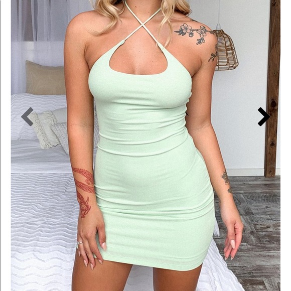 Dresses & Skirts - Green cross over dress ✨